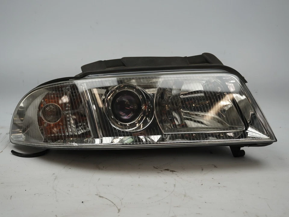 Phare droit occasion AUDI A4 I Phase 2 - 1.9 TDI 90ch - - Photo 1/4
