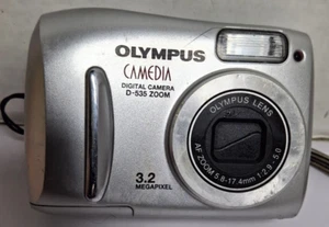 Cámara digital Olympus CAMEDIA D-535 zoom 3,2 MP plateada para piezas - Imagen 1 de 8