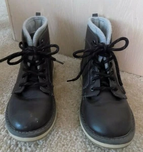 High Top Lined Casual Shoes Boys Youth Size 1 - Picture 1 of 4