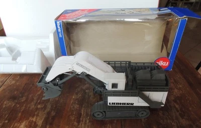 SIKU, Pelle mécanique de mine LIEBHERR 9800 blanche, échelle 1/87 -très bon état - Photo 1/4