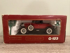 DIAPET 1:25 SCALE 1927 LINCOLN ROADSTER WITH STREET LAMP & HYDRANT G-123 - Picture 1 of 14