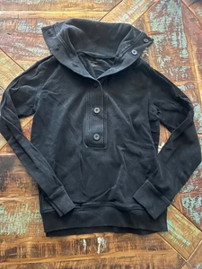 Sudadera para mujer Banana Republic negra con cuello de botones talla mediana - Imagen 1 de 4