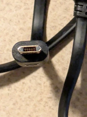 Cargador de respaldo portátil mini banco de energía 4000 mAh para teléfonos micro USB Foto 1 de 2