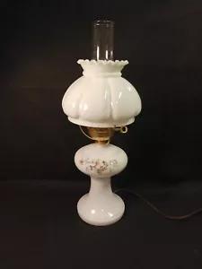 VINTAGE GWTW HURRICANE MILK GLASS PAINTED FLORAL TABLE LAMP 21" - Picture 1 of 19