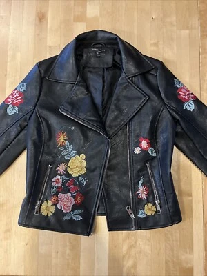 Chaqueta plisada bordada Romeo + Julieta Foto 1 de 4