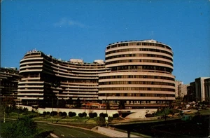 Washington,DC Watergate Hotel Vintage Postcard - Picture 1 of 2