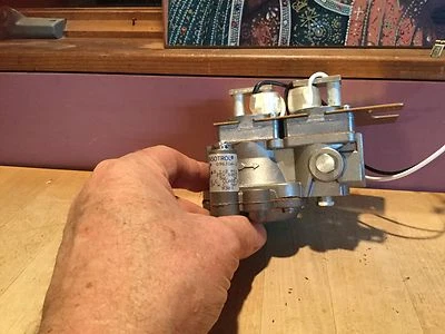 BASO GAS PRODUCTS G96JGA-3. 1/2" x 3/4" Dual Combination Auto GAS VALVE. BASO JOHNSON Q15HA VALVE