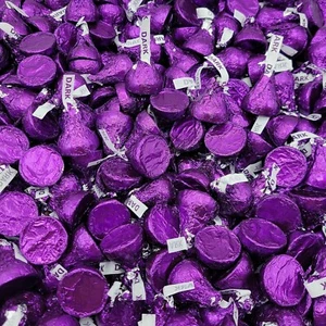 HERSHEY'S Kisses spezielle dunkle, mild süße Schokolade Bulk Süßigkeiten (5-Pfund-Beutel) - Bild 1 von 7