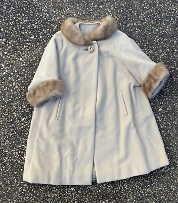 Abrigo Jackie O vintage retro años 50’s o 60’s cuello visón blanco roto estilo columpio L Foto 1 de 4