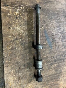 KAWASAKI Z650/KZ650/Z650F1/Z650 B1 HINTERRADSPINDEL UND ABSTANDSHALTER - Bild 1 von 1