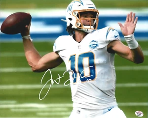 Justin Herbert Signed Autographed Los Angeles Chargers 8x10 Photo w/ COA auto - Picture 1 of 2
