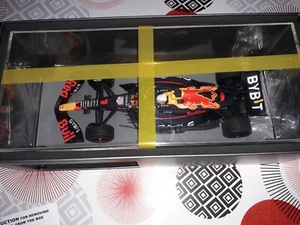 RED BULL HONDA RB 18B VERSTAPPEN WINNER JAPANESE 2022 + PIT BOARD SPARK 1/18 - Photo 1/7