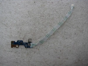 Placa de botón de encendido/apagado Dell Latitude 3590 (P/N: DAL10 LS-F113P) - Imagen 1 de 2