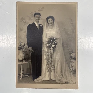 ORIGINAL VINTAGE RETRO PHOTO PORTRAIT CABINET CDV Wedding 40s - Picture 1 of 3