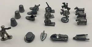 Monopoly Gioco da Tavolo Pezzi di Ricambio 19 Gettoni Include Versione Cane Postino - Foto 1 di 9