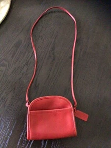 VINTAGE COACH ABBIE 90S SMALL LEATHER CROSSBODY DEEP RED 9017 - Picture 1 of 13