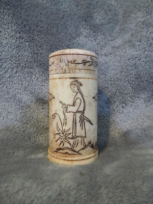 Антикварная китайская цилиндрическая коробка с крышкой из бычьей кости - Изображение 1 из 4