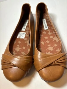 American Eagles womens tan shoes flats size 7.5 - Picture 1 of 5