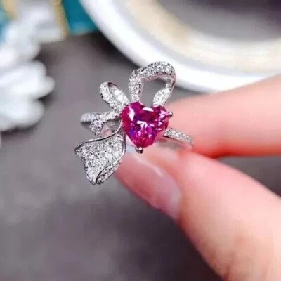 Impresionante anillo de lujo con rubí rosa simulado corte corazón enchapado en oro blanco de 14 k Foto 1 de 4