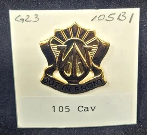 Pin de escudo del 105º Regimiento de Armadura de Estados Unidos, (frente) excelente estado - Imagen 1 de 2