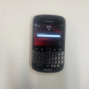 (Joli) téléphone portable BLACKBERRY BOLD 9900 8 Go (sans batterie. transporteur : Rogers, Fido) - Photo 1 sur 10