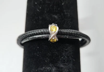 Pulsera Endless Por J Lo 8" Plata Salpicaduras 3 Hilos Cuero con Dije Amarillo Foto 1 de 3