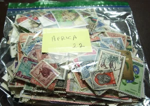 FRANCOBOLLI AFRICA 2,2 ONCE FUORI CARTA NON CONTROLLATI - Foto 1 di 2