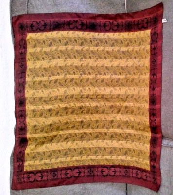 BUFANDA VINTAGE HECHA EN ITALIA DORADA, ROJO INTENSO PAISLEY 100% POLIÉSTER BUFANDA Foto 1 de 4