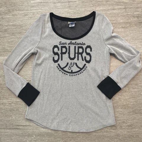 Women’s San Antonio Spurs NBA Long Sleeve Sweater Size XXL Cover