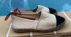 CAROLINA HERRERA WEISS CANVAS & LOGO & SCHWARZE SPITZENDETAILS ESPADRILLES FLATS Gr. 36 - Bild 1 von 14