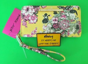 ❤️GORGEOUS - Betsey Johnson Floral ROSE Wristlet CLUTCH Wallet Yellow $68.00❤️ - Picture 1 of 9
