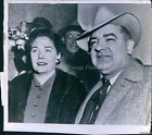 1956 Sen Mrs Joseph Mccarthy Leaving Fedral Courthouse Trial Politics Photo 6X8