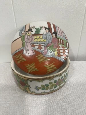 ANTIQUE LATE 19c QING GUANXU CHINESE FAMILLE ROSE POWEDER BOX JAR 帝中國古董瓷器清 - Image 1 of 4