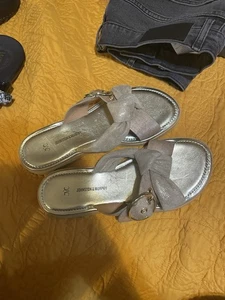 Johnston & Murphy Women Size 7 Gold Sandals Slides Strap buckle Comfort Flats - Picture 1 of 6