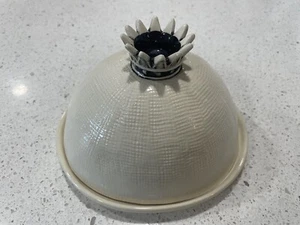 Rae Dunn Crown CheeseDome - Picture 1 of 9