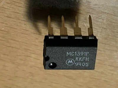MC1391P  - Motorola IC - TV Horizontal Processor, DIP-8. - Image 1 of 3