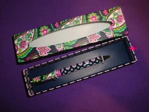 Vera Bradley Blütenblatt Paisley KUGELSCHREIBER TINTENSTIFT NEU IM KARTON - Bild 1 von 2