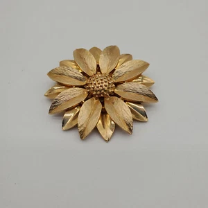 Vintage Signed Sarah Coventry Gold Tone Double Petal Layer Flower Brooch - Picture 1 of 5