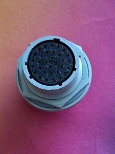 1x Einbaubuchse RFT 32polig SEG100D AAG100 LLV100 GW100 R&S NOS - Bild 1 von 3