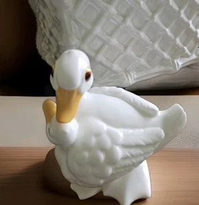 Vintage Royal Osbourne Bone China Duck With Her Duckling Figurine - Picture 1 of 7