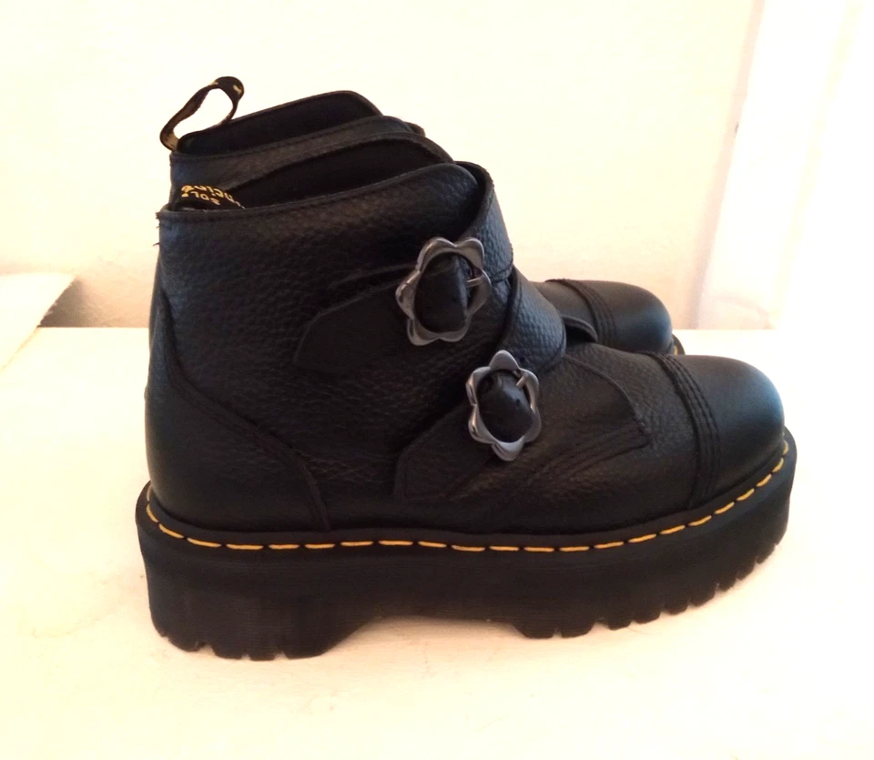 Dr. Martens Devon Flower 女式 8 码黑色皮革扣厚底靴 — 第 1/4 张图片