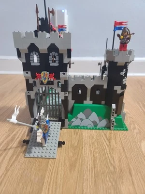 Lego 6086 Black Knight's Castle 99% Complete - Image 1 of 4