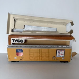 TYCO HO Scale Union Pacific UP 300631 Double Door Box Car w/ Damaged Box - Picture 1 of 13
