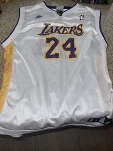 Lakers Kobe Bryant 24 Jersey Youth Xl Los Angeles - Picture 1 of 7