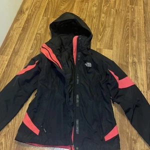 The North Face Hyvent Hooded Jacket Women’s Red and Black size m - Picture 1 of 7