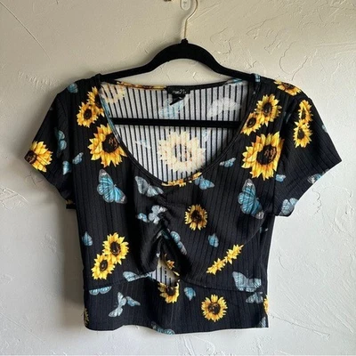 Camiseta Recortada Rue21 Y2K Girasol y Mariposa con Recorte Frontal Talla L Etiquetada M Foto 1 de 4