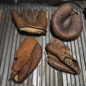 Vintage Antik Konvolut 4 alte Baseballhandschuhe / Handschuhe Deko - Bild 1 von 2