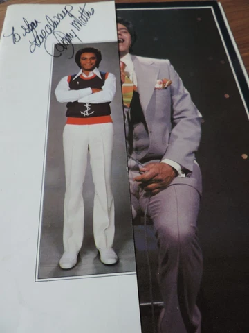 GENUINE HAND SIGNED JOHNNY MATHIS 8 X 10 PHOTO WITH TOUR PROGRAMMES VGC Cover