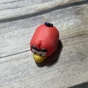 Mini Figura Vinilo Pequeña Disney Tsum Tsum Angry Bird Red J Bird - Imagen 1 de 4