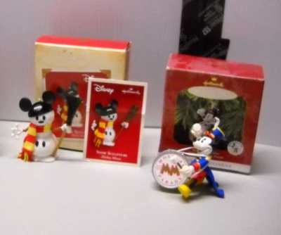 Lote de 2 enfeites Hallmark Keepsakes Disney escultura de neve e líder de banda Mickey - Imagem 1 de 4